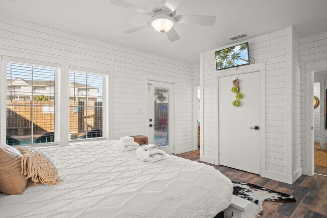 Building Photo - 707 Parkplace-SI ID1036727P