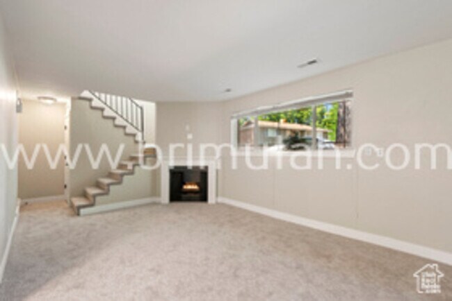 Building Photo - 2572 E Canterbury Ln