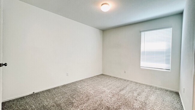 Building Photo - 5817 Bellissima Way