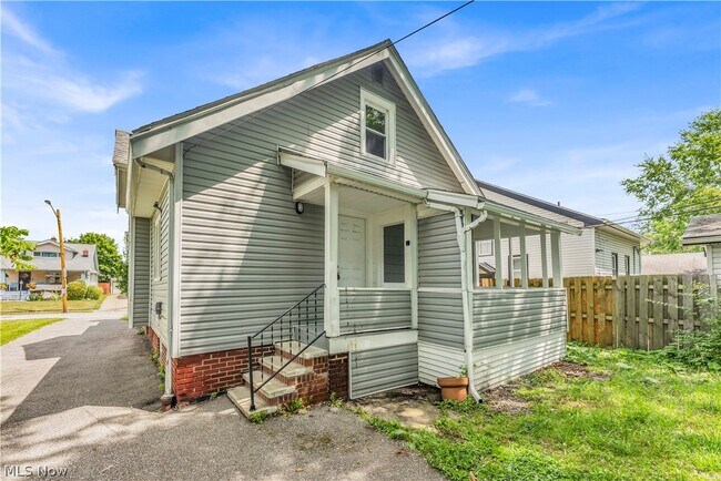 Building Photo - 13722 Saybrook Ave