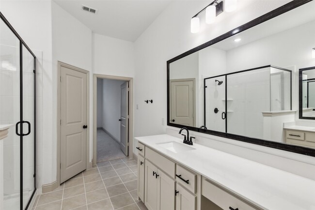 Building Photo - 7043 Granbury Ln