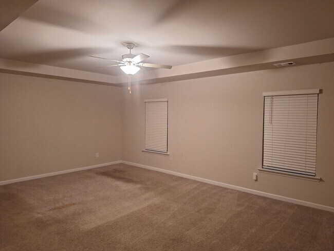 Building Photo - 220 Turner Ln