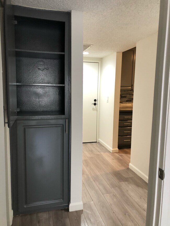 Building Photo - 7500 Mason Ave