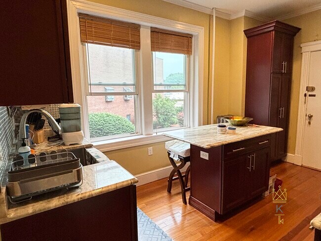 Building Photo - 34 Parkman St