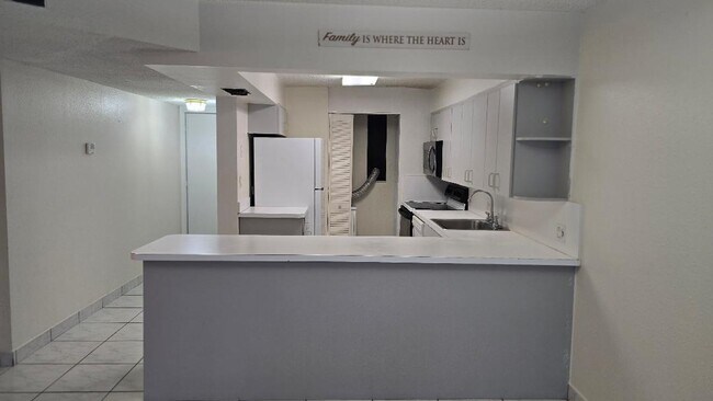 Building Photo - 8040 N Colony Cir