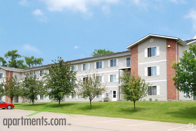 Building - Ottumwa Heights Apartments