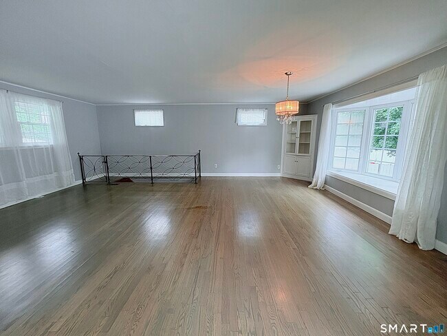Building Photo - 43 Meadowbrook Rd