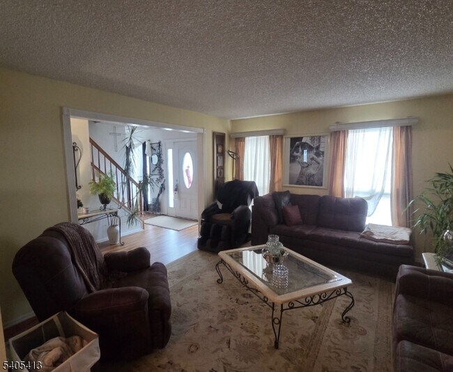 Building Photo - 67 Deer Run Dr S