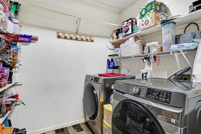 Building Photo - 2527 Spring Lily Ct