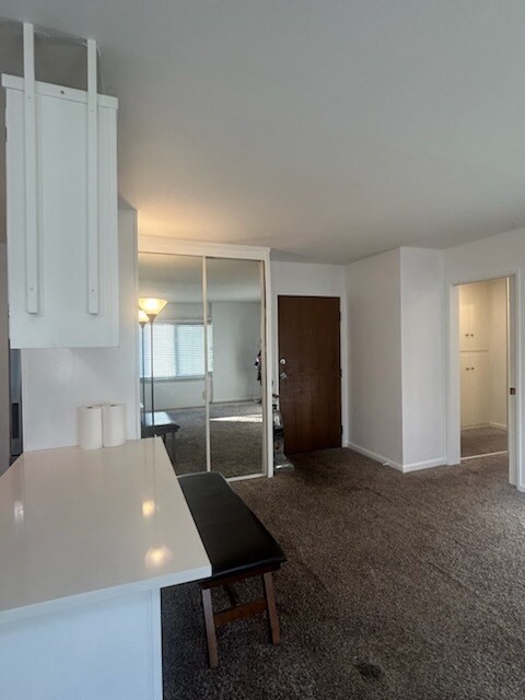 Primary Photo - 250 Linden Ave