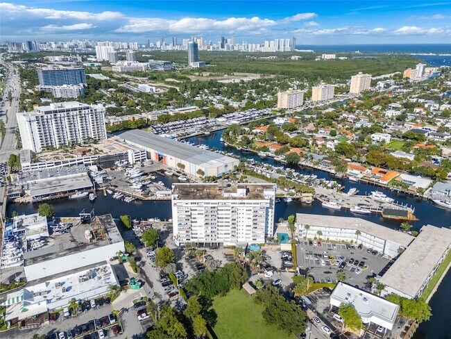 Building Photo - 13155 Ixora Ct