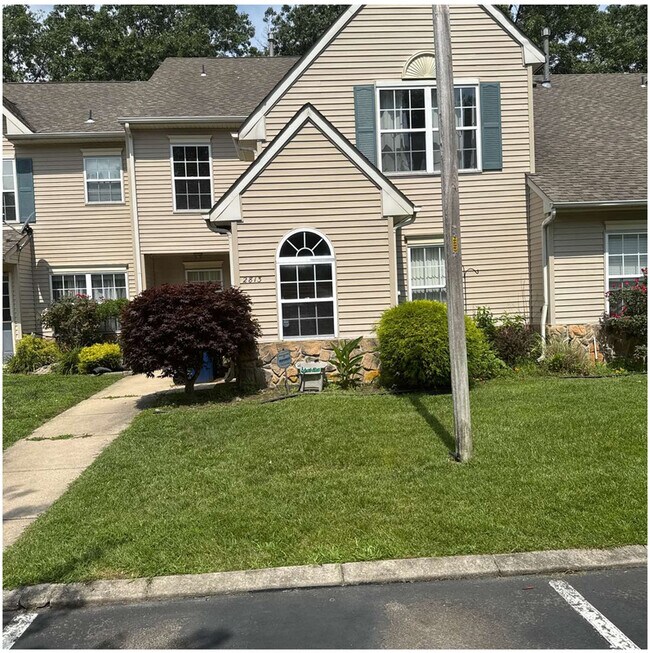 Building Photo - 2813 Falcon Ct