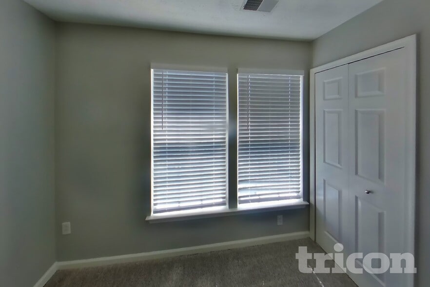 Building Photo - 9845 Bayline Cir