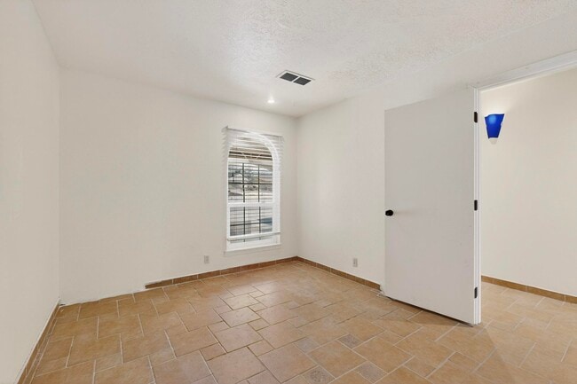 Building Photo - 6500 Martin Ct NE