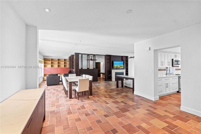 Building Photo - 10190 Collins Ave