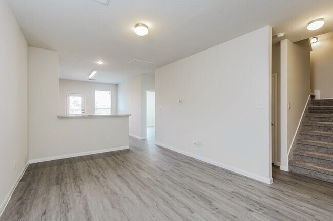 Building Photo - 6223 Brenwood Cir