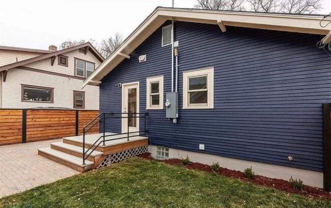 Building Photo - House with Fenced Yard * Walking Distance to MSU Campus and Downtown Bozeamn