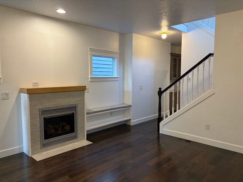 Building Photo - 1940 NE 72nd Ave.