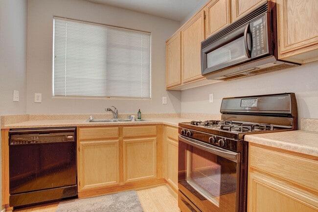 Building Photo - 27 Hudson Canyon St