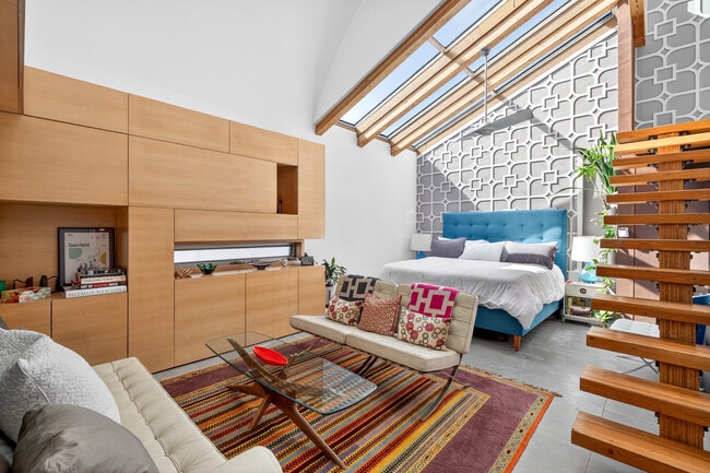 Building Photo - 219 Colton St