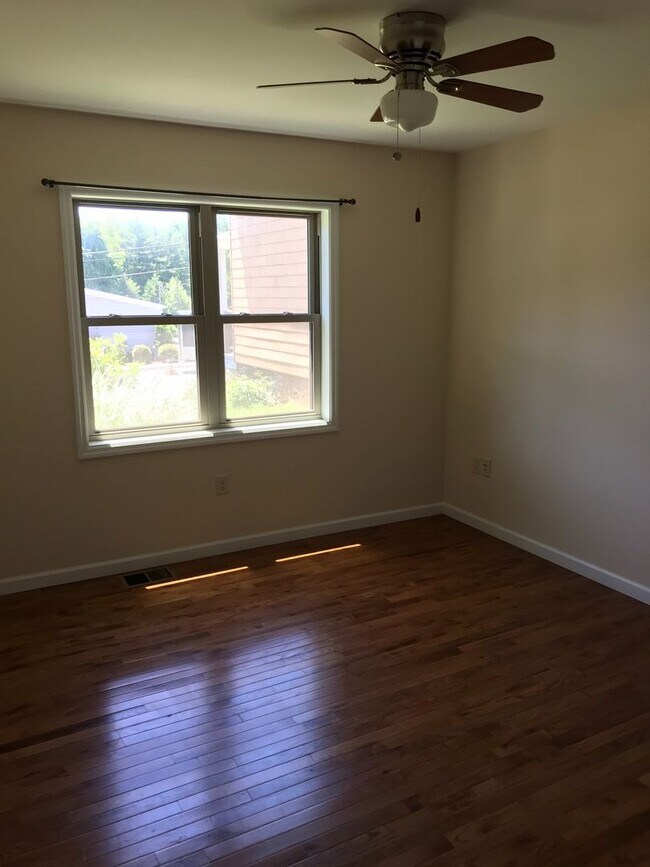 Building Photo - 239-245 Beaver Street (W)