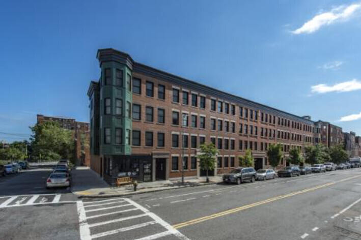 Building Photo - 51 Chelsea St