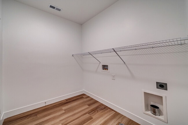 Building Photo - 665 N 380 W