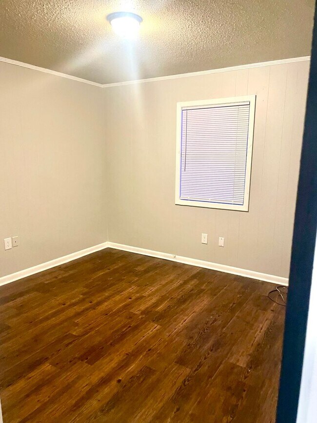 Building Photo - 201 E Baldwin