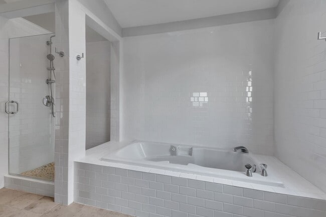 Building Photo - Stunning Sound & Olympic Mountain View Home in North Admiral