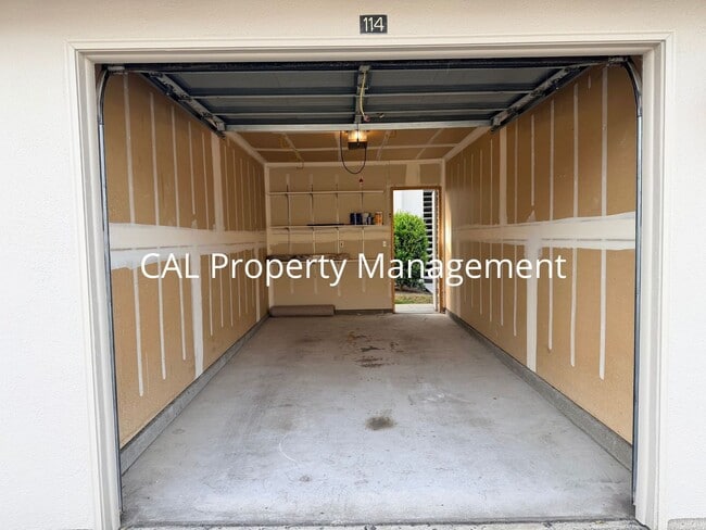 Building Photo - Charming 2BD Home in Gated Community with Pool & Garage