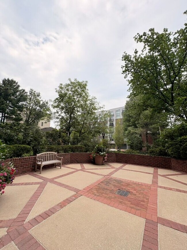 Building Photo - 7500 Woodmont Ave