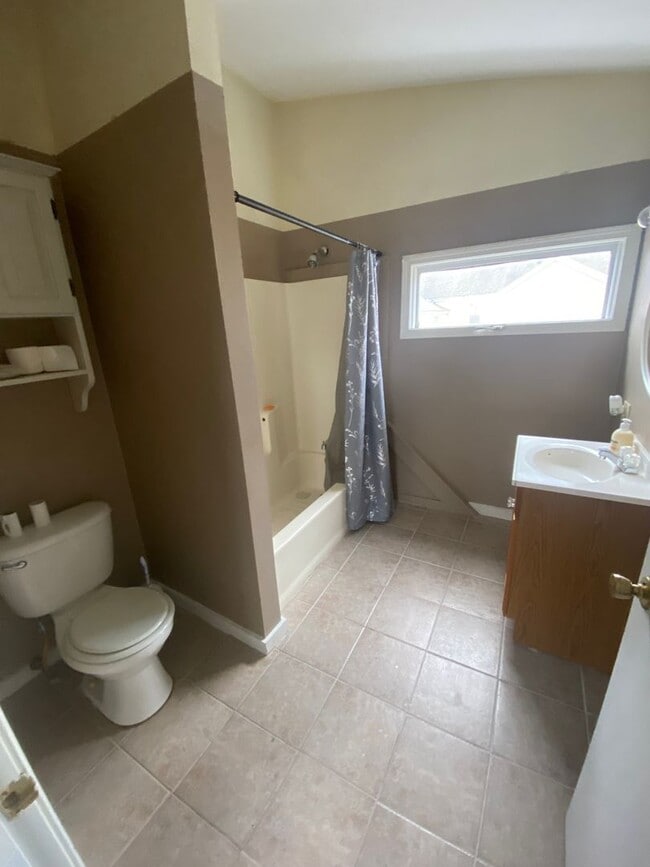 Building Photo - 2 Chapel St