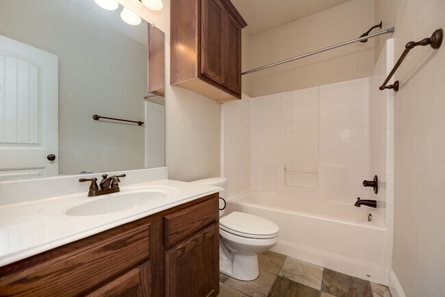 Building Photo - ** MOVE IN SUMMER 2026 ** 5 Bed 3 Bath **F...