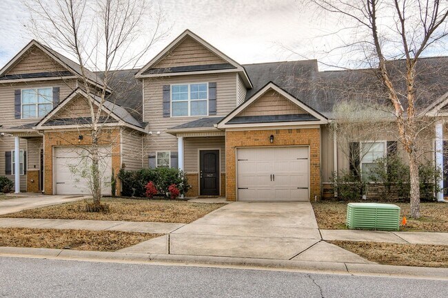 Building Photo - 3 Bedroom 2.5 Bath Townhouse