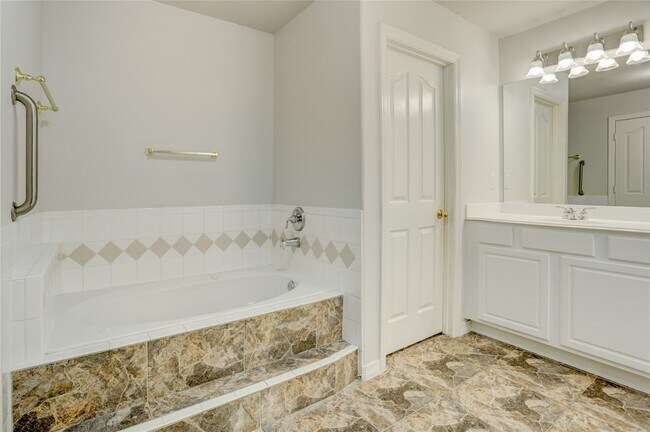 Building Photo - 7630 N Linpar Ct