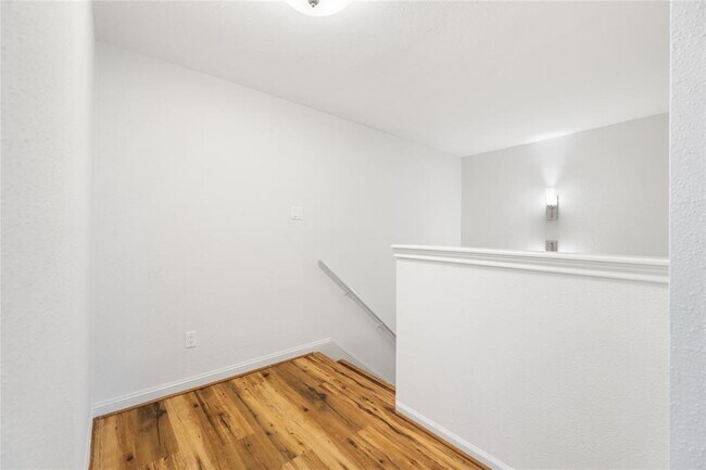 Building Photo - 4406 Basswood Ln