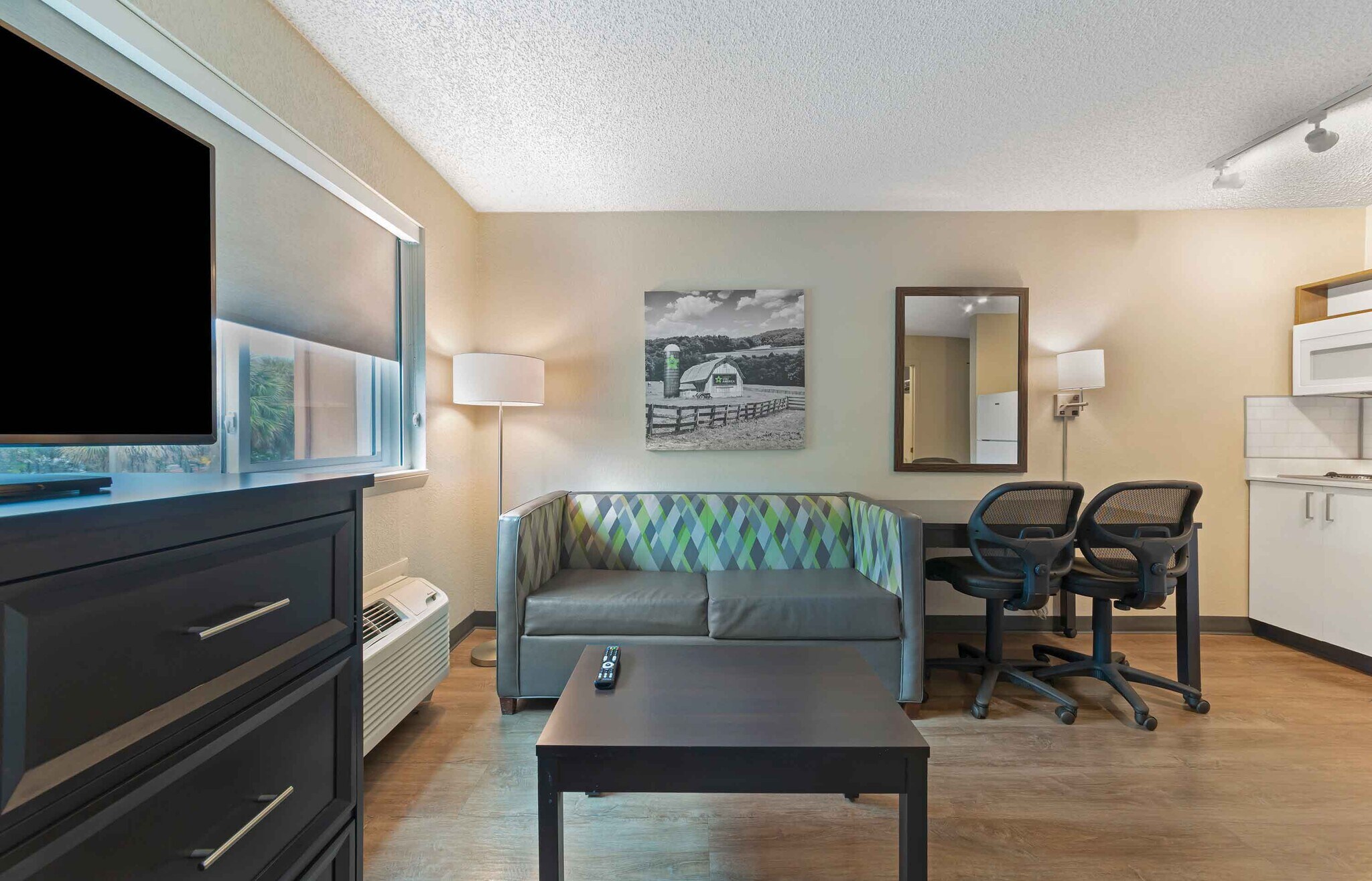 Building Photo - Furnished Studio-Miami - Airport - Miami S...