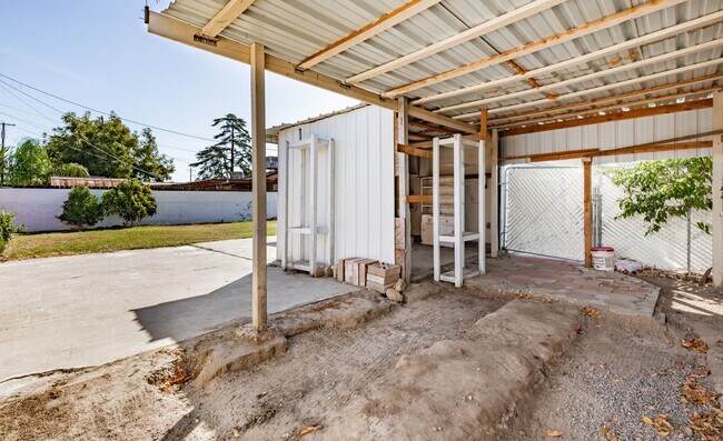 Building Photo - Charming 2 Bed / 2 Bath Home with Trailer Parking – Sanger, CA