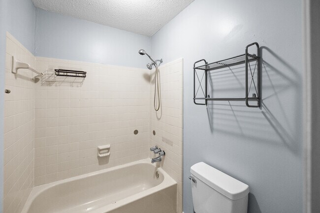 Building Photo - 115 Donna Cir