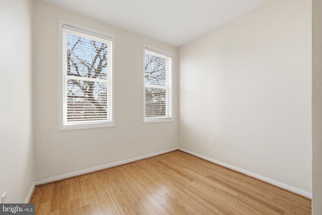 Building Photo - 707 15th St NE