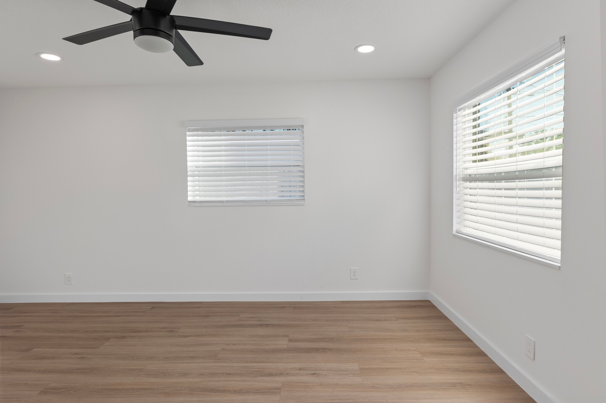 Living Room - View 1 - 6602 S Mascotte St