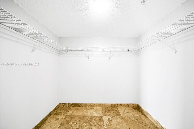 Building Photo - 1800 N Bayshore Dr