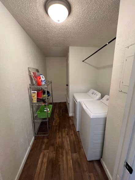 Building Photo - 807 Kavanagh Dr