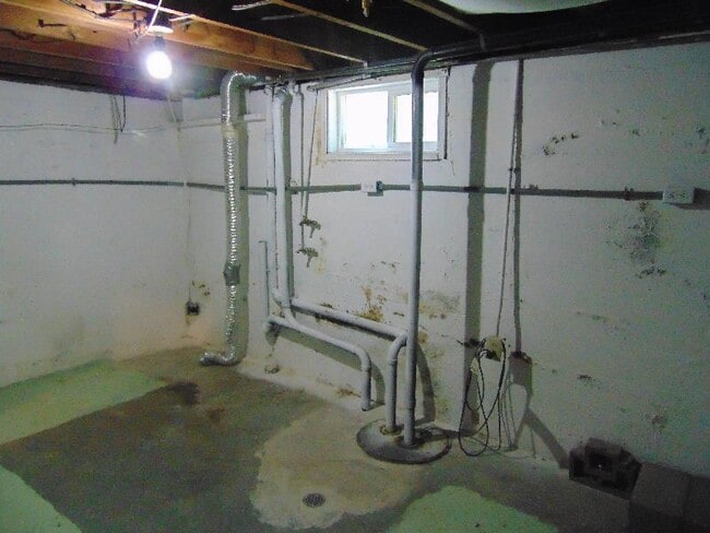 Building Photo - Adorable 3BD Home with Tons of Vintage Charm!