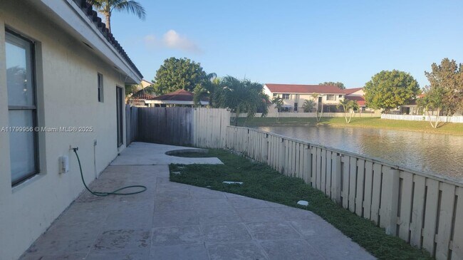 Building Photo - 3311 San Remo Cir