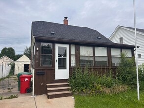 Building Photo - Move-In Ready- 2 bedroom/1 Bath Home in Eastpointe
