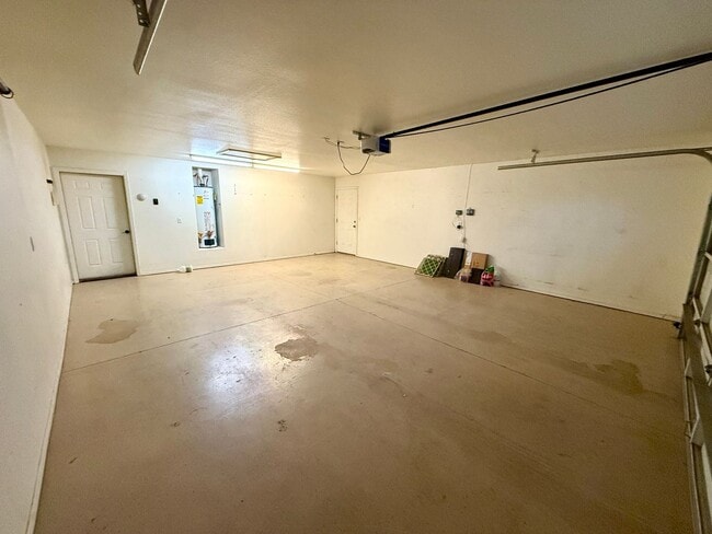 Building Photo - Beautiful 3-Bedroom Home with Solar!—Near Hualapai Mountain Rd