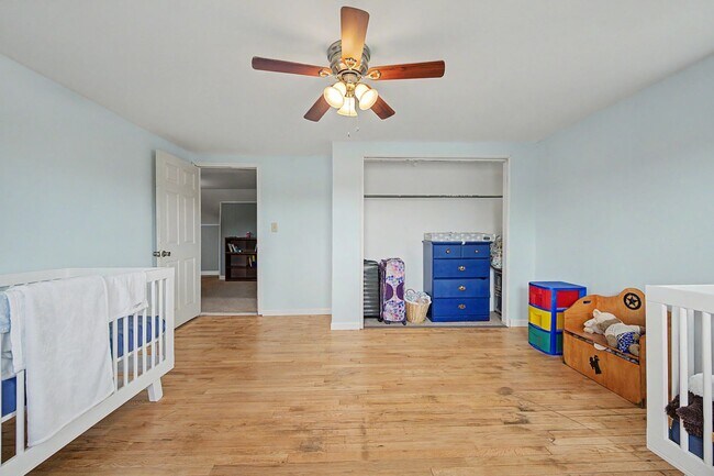 Building Photo - Spacious 5-Bedroom Home Near Radford University