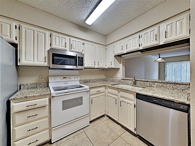 Building Photo - 777 Custer Rd