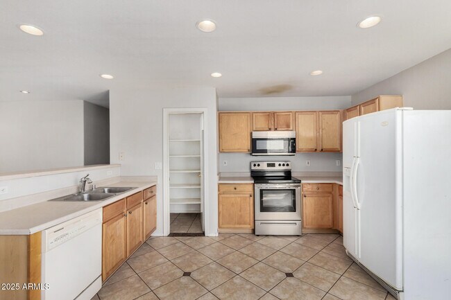 Building Photo - 4803 N 92nd Ln